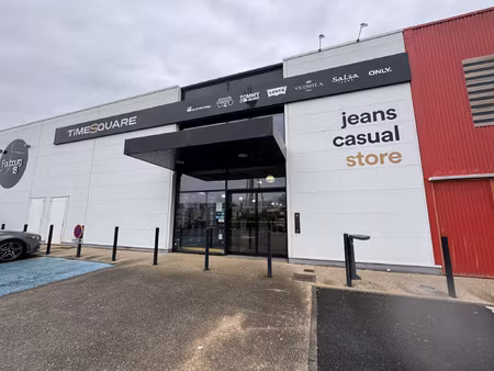achat local commercial 388m² niort 79000