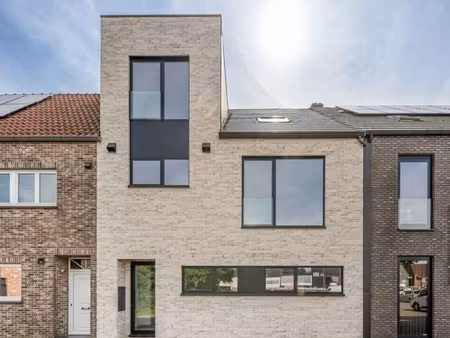 te koop – ruim nieuwbouw gelijkvloers appartement met tuin en garage in het centrum van he