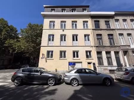 vergund appartementsgebouw met garages!