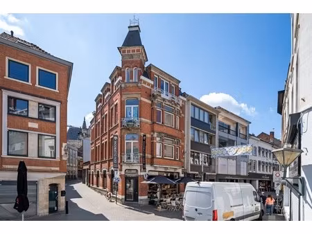 gerenoveerde opbrengsteigendom bestaande uit handelspand en 3 appartementen