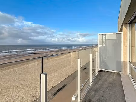 schitterend vernieuwd 2 slpk app met terras en zicht op zee