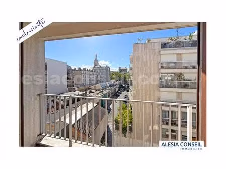studio 27 m2 avec balcon donnant sur une impasse au coeur d'alesia