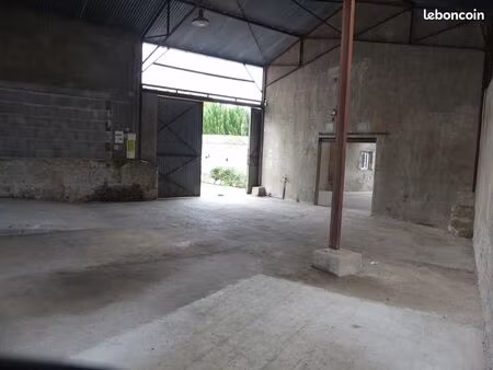 hangar de 180 m2 vide eau electricite