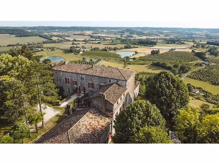 château du xiiie siècle au coeur de 35 hectares