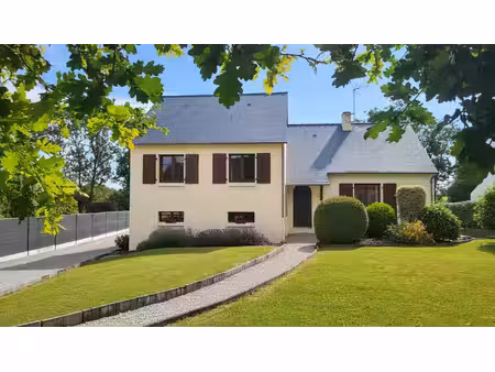 maison en parfait état avec beau terrain