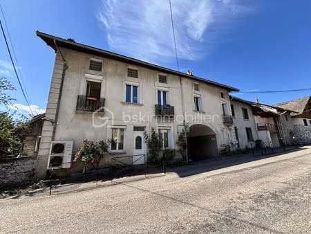 saint-pierre-d’albigny – maison de village atypique de 138 m² avec cave voûtée et potentie