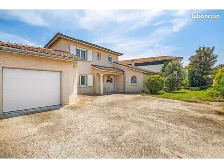 villa 6 pièces 181 m²