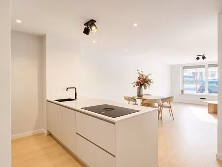 vernieuwd appartement vlakbij het strand