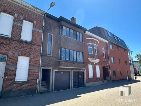 te renoveren woning met 3 slaapkamers  2 garages en tuin in diest