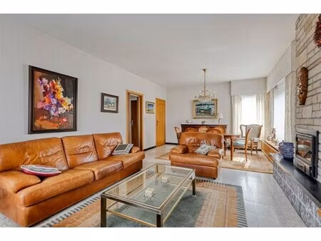 charmante lichtrijke woning (251m²) met 4 slaapkamers op een uitstekende locatie te buizin