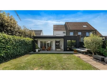 mooi gelegen woning met garage te ramskapelle
