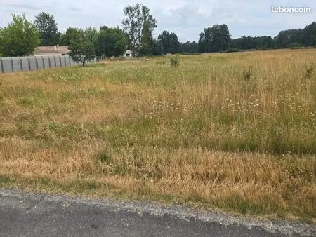 terrain 2 537 m² saint savin