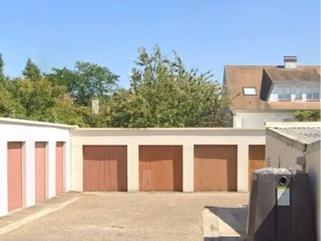 box fermé loué – 12 m² – bois-d’arcy (78390) – investissement locatif
