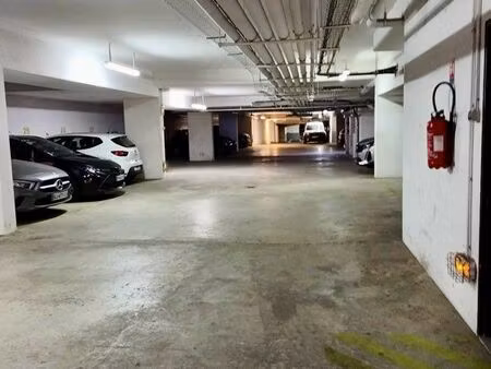 parking sous-sol ascenseur avec vidéo surveillance