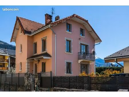 grande maison familiale 175 m² - 7 chambres - vue montagne - gare et centre-ville à pied