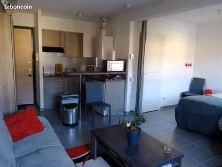 studio (29m2) récent (2015) + place de parking