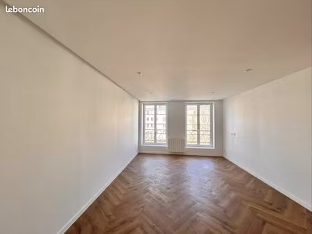 studio 1 pièce 27 m²