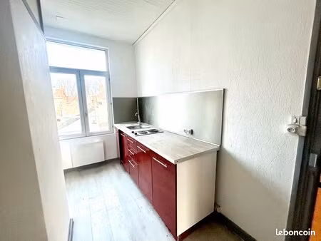 studio 1 pièce 28 m²