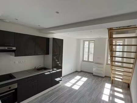 location t2 duplex rénové hyper centre