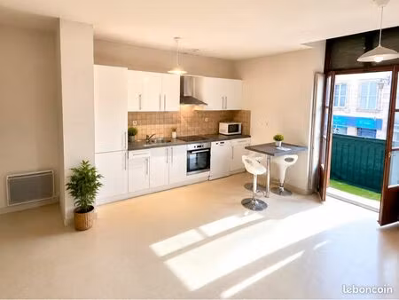 grand t3 lumineux de 70 m² – balcon  ascenseur– centre montignac
