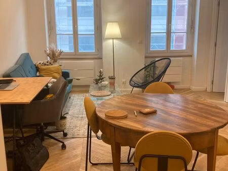 t2 meublé 40m2 gratte-ciel entièrement refait