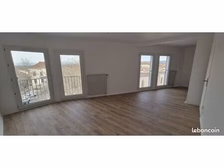 ? t2 lumineux sans vis à vis - 59 9 m² - refait à neuf – hyper centre de feurs ?