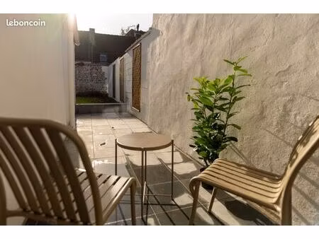 t2 lumineux meublé avec terrasse