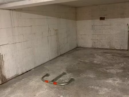 place de parking souterrain