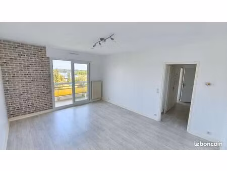 appartement vide 2 pièces - vue imprenable sur le plan d'eau - parking