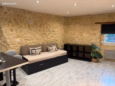 joli studio climatisé à 2 pas du centre ville