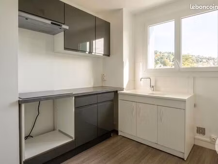 appartement t4 lumineux avec vue dégagée centre tarare  idéal pour une famille