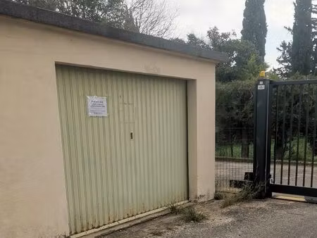 loue garage box 19m2 rdc