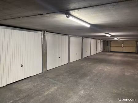 box fermé / place parking fermée