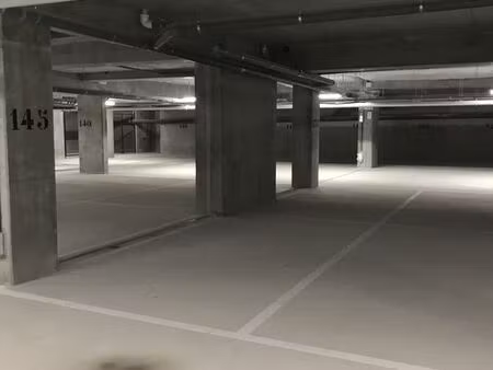 location place de parking pontoise