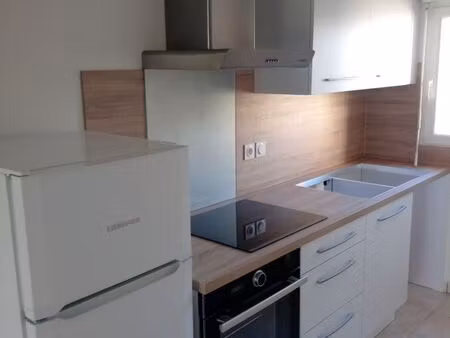 proche centre ville - petite maison 2 chambres