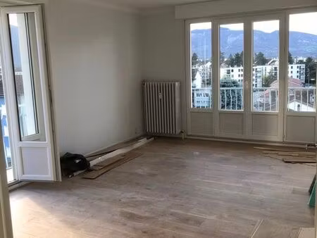 appartement 1 chambre et 1 garage