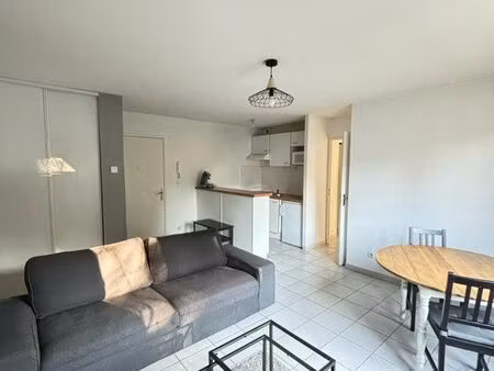 t2 meublé 38 m² – centre-ville d’angoulême – résidence sécurisée avec parking privatif