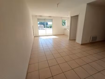 location appartement 3 pièces 63m² st pierre du mont 40280