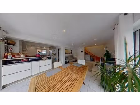 maison de 4 pièces de 105 m² à lully