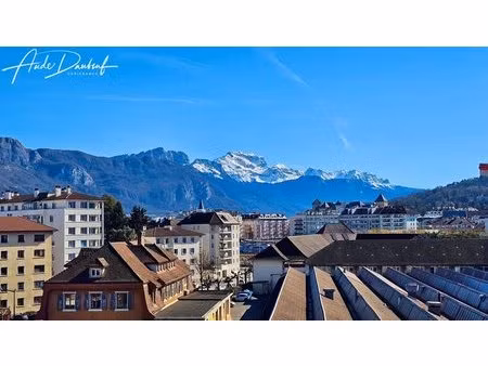 annecy centre : duplex t4 de 100 m2 avec 2 balcons  1 terrasse et vue panoranique