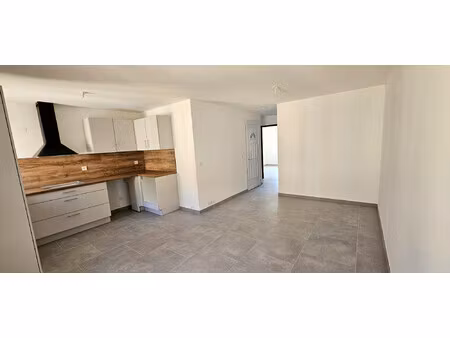 location appartement 3 pièces 46m² gonfaron 83590