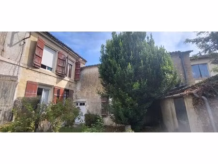 urgent-maison de village et garages