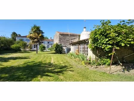 urgent-maison ancienne avec dépendances