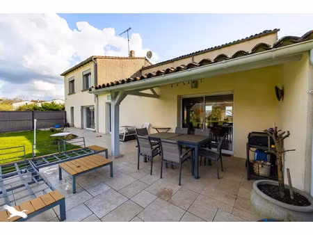 vente maison 8 pièces 166 m² mainxe-gondeville (16200)