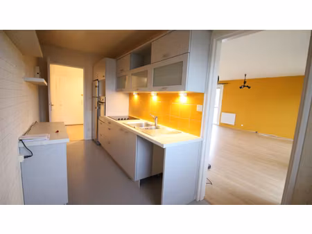 location appartement 3 pièces 81m²
