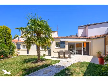 vente maison 5 pièces 143 m² la rochelle (17000)