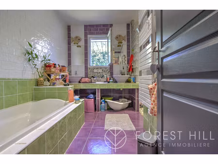 villa 4 faces avec piscine dans un secteur recherché