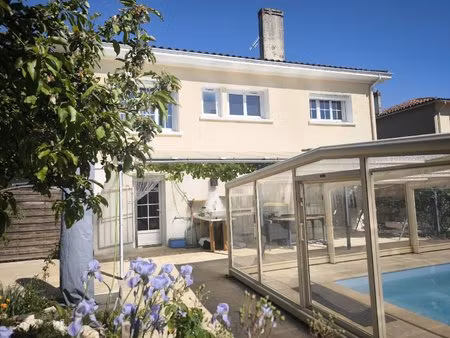bergerac: maison avec piscine couverte