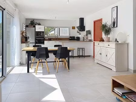 maison de plain-pied de 2023 -107 m2 - 4 chambres - jardin paysagé - classe énergie a - ga