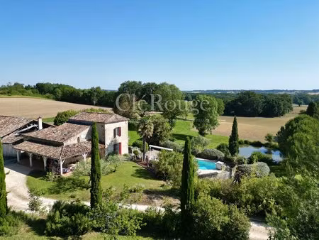 15 minutes d’eymet – superbe propriété en pierre avec maison d’amis  piscine et vues...